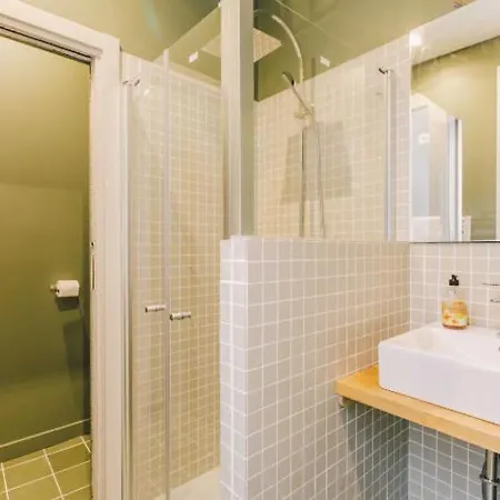 Halles Et Cote Des Basques Apartment *