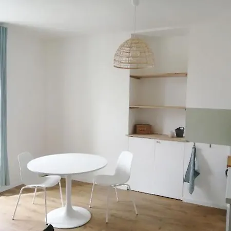 Halles Et Cote Des Basques Apartment