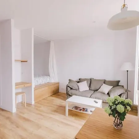 Halles Et Cote Des Basques Apartment